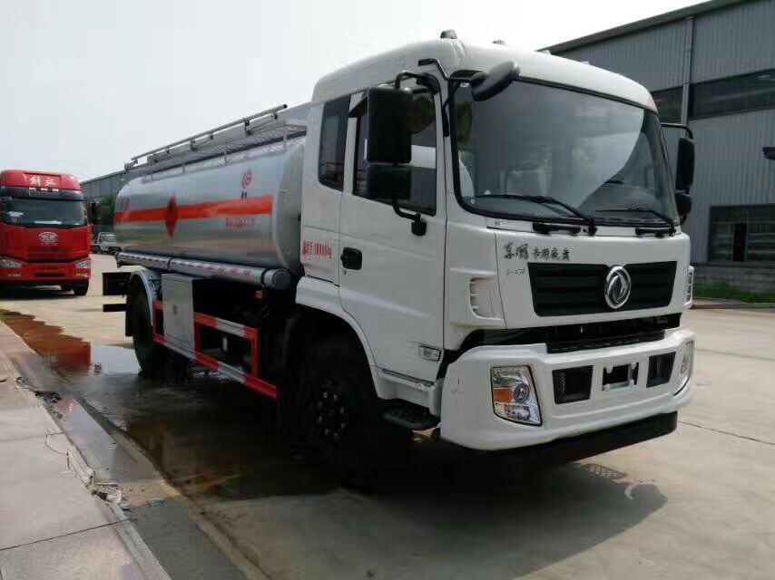國(guó)五東風(fēng)新款后八輪運(yùn)油車