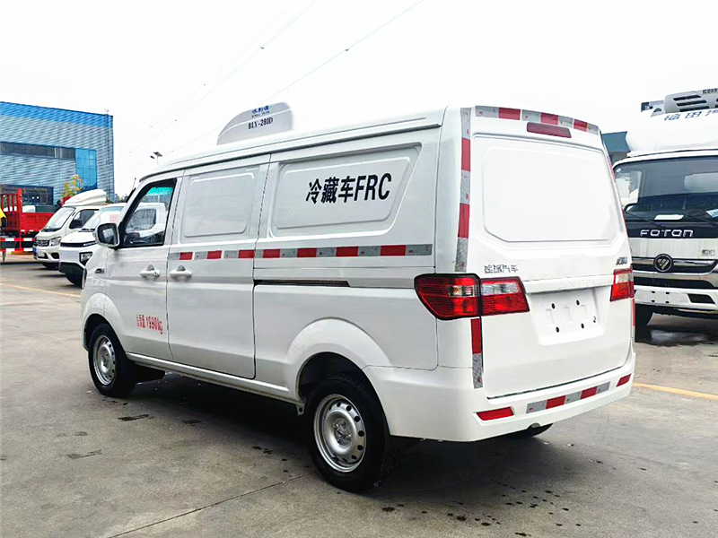 金杯新海獅面包冷藏車