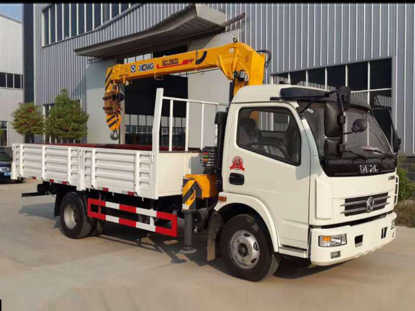 東風(fēng)廂長4.35隨車吊 東風(fēng)廂長4.35隨車吊