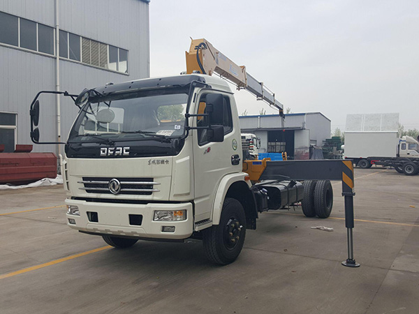 東風(fēng)廂長4.35隨車吊