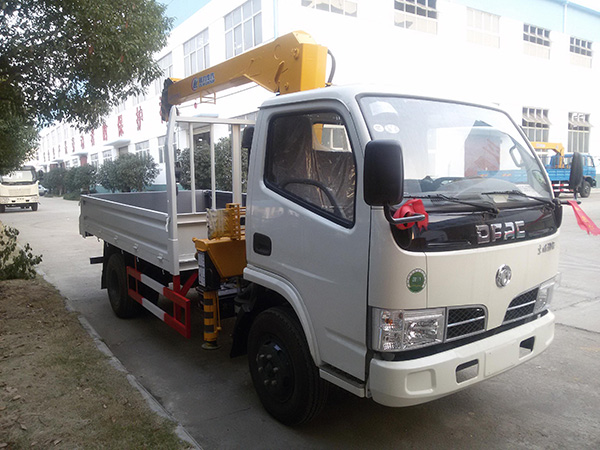 東風(fēng)多利卡3.4藍牌隨車吊