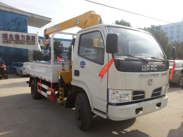 東風(fēng)多利卡3.4藍牌隨車吊 東風(fēng)多利卡3.4藍牌隨車吊