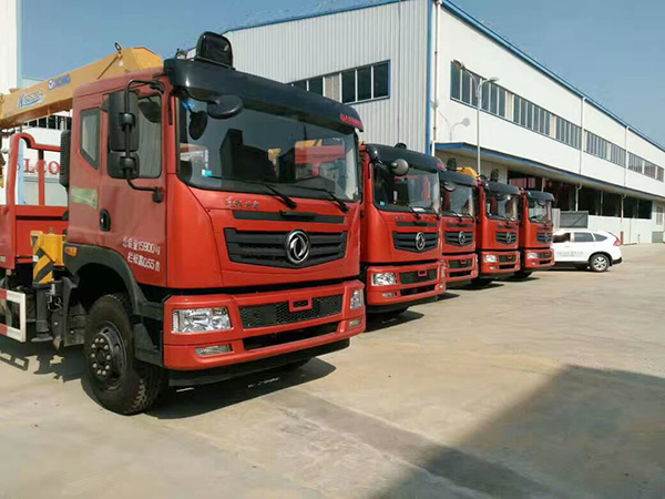 東風(fēng)征夢后八輪8.5米隨車吊 東風(fēng)征夢后八輪8.5米隨車吊