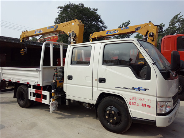 江鈴順達雙排徐工2噸隨車吊