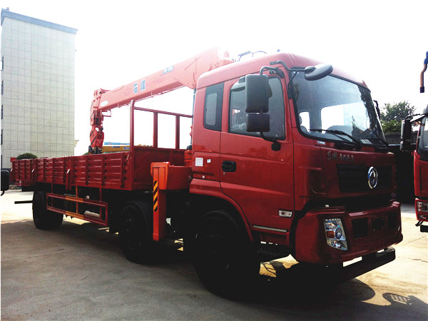 東風前四后四石煤12噸隨車吊