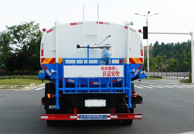 東風(fēng)專(zhuān)用底盤(pán)后雙橋?yàn)⑺?chē)