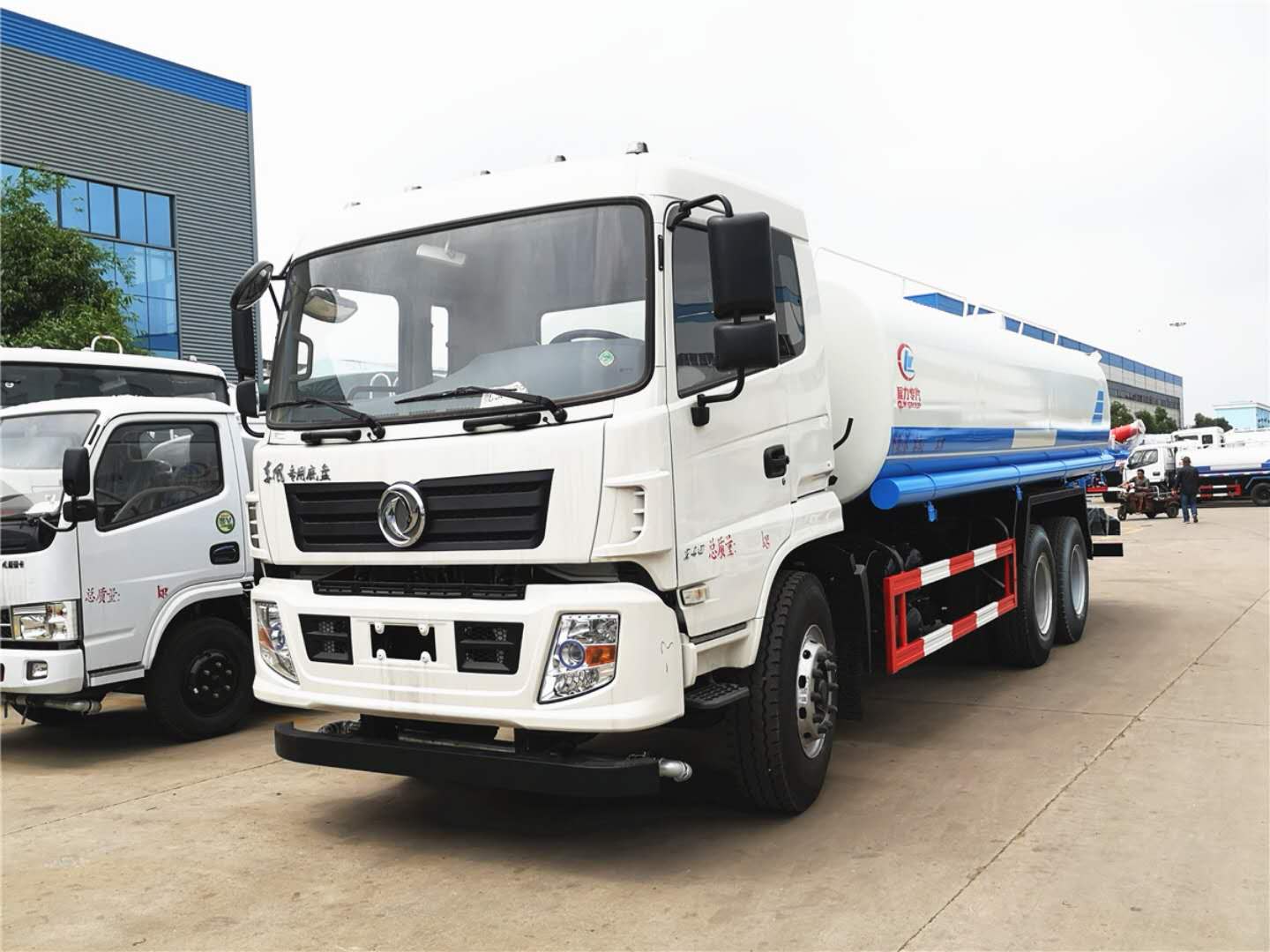 東風(fēng)專(zhuān)用底盤(pán)后雙橋?yàn)⑺?chē)