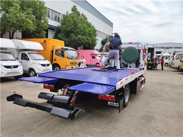 東風(fēng)多利卡藍(lán)牌一拖二清障車