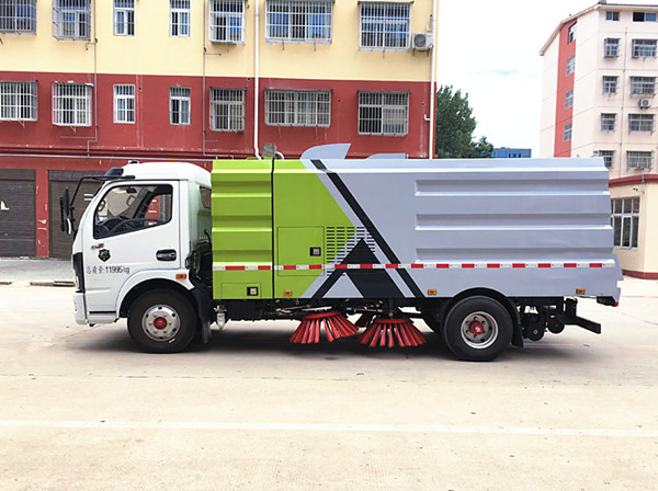 程力掃路車注意五個部位的保養