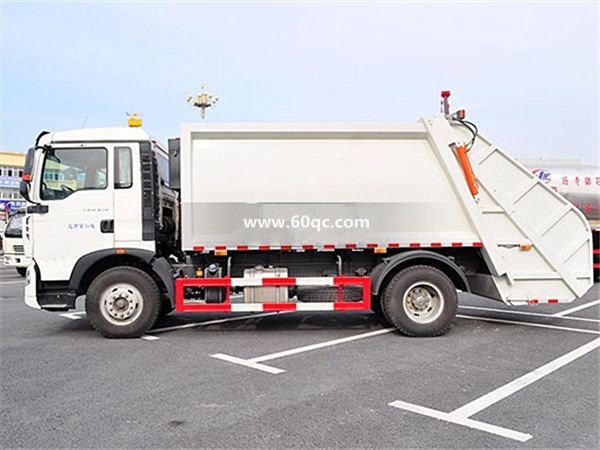 國(guó)五重汽壓縮式垃圾車