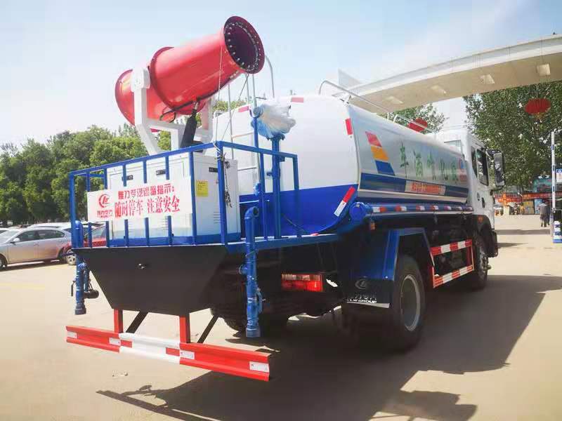 湖南岳陽東風(fēng)D9灑水車加裝自動(dòng)水炮和噴霧機(jī)一車三用