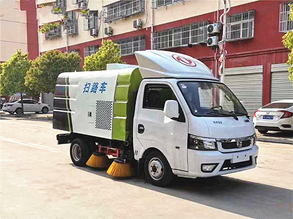 東風(fēng)途逸3方掃路車(chē)