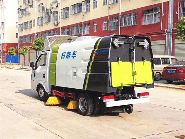 東風(fēng)途逸3方掃路車(chē)