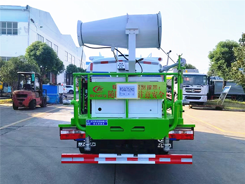 東風華神5噸灑水車帶霧炮